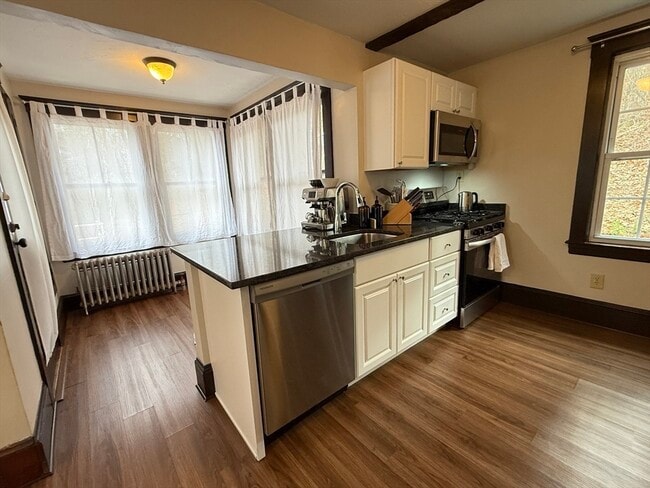 Building Photo - 27 Breakneck Hill Rd