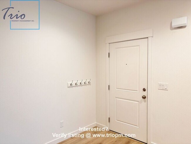 Building Photo - 2442 Brackenfern Blvd