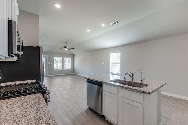 Building Photo - 925 Oak Mist Ln