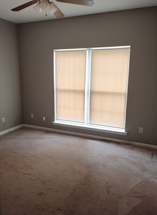 Building Photo - 2925 Hargrove E Rd