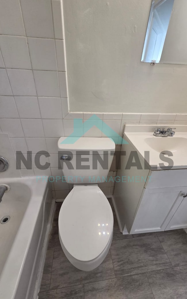 Building Photo - 1012 Nancy Ln SE