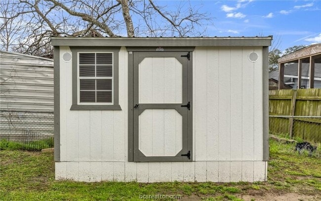 Building Photo - 1103 Phoenix St