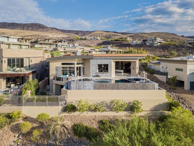 Building Photo - UNUBSTRUCTED VIEWS FROM THIS MACDONALD HIG...