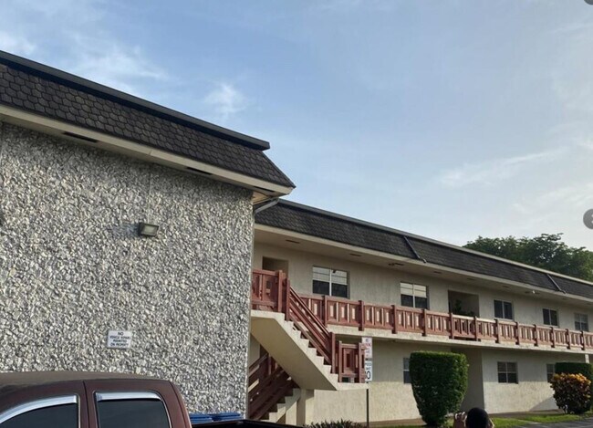 Building Photo - 5900 NW 17th Pl