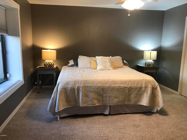 Building Photo - 10008 N 33rd Pl