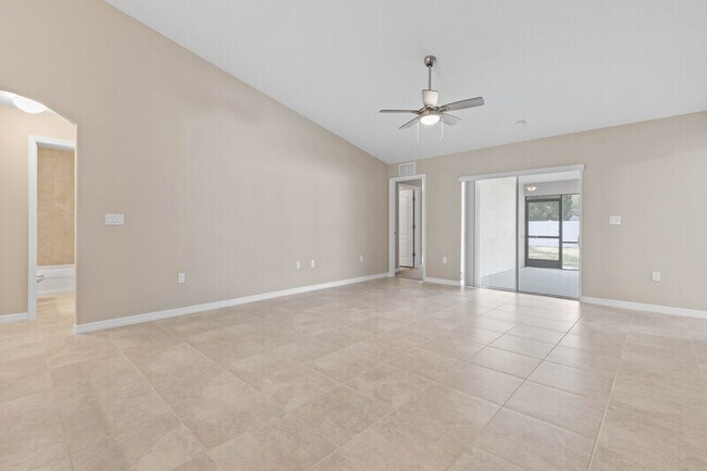 Building Photo - 5 Seabury Pl