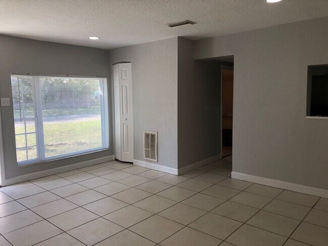 Building Photo - Beautiful, 3/2 Pool Home COMING SOON!