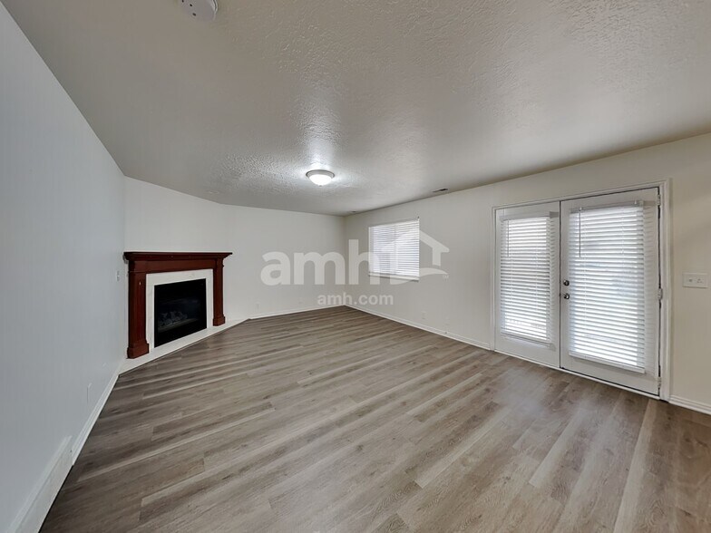 Building Photo - 4419 S 2750 W