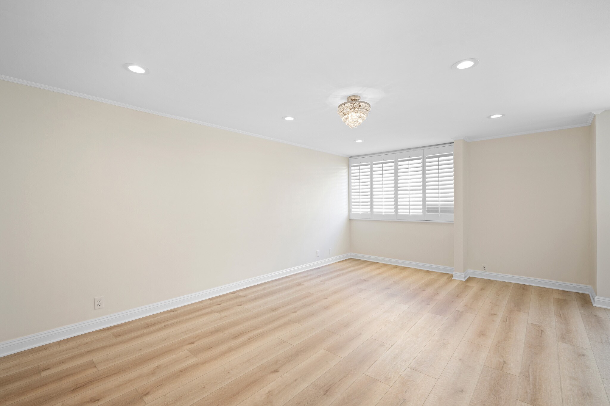 Building Photo - 14141 Dickens St
