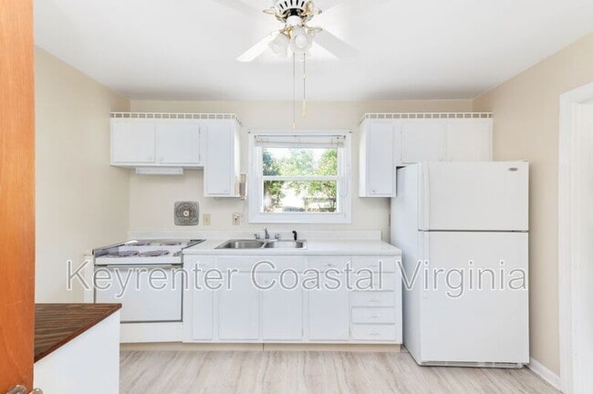 Building Photo - 726 Sunnywood Rd