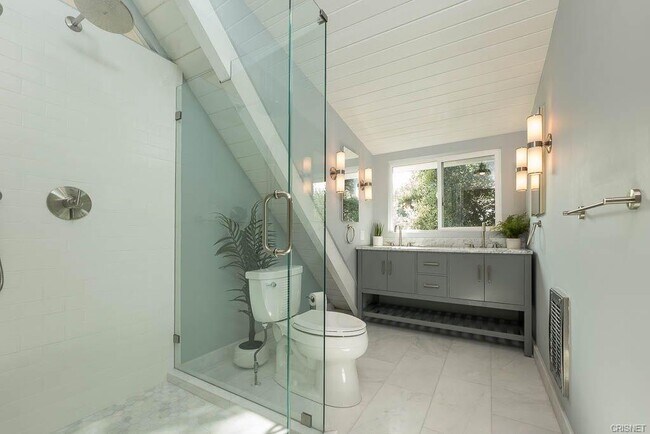 Building Photo - 21670 Encina Rd