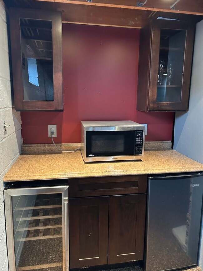 Building Photo - Brick Ranch for Rent in Mayfield HTS walking distance to Golden Gate Plaza