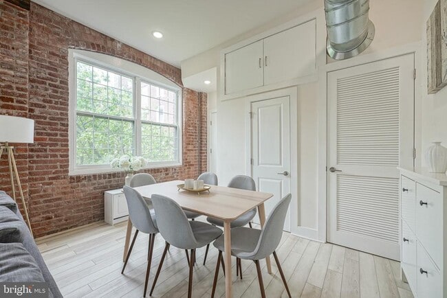 Building Photo - 1508 N Mascher St