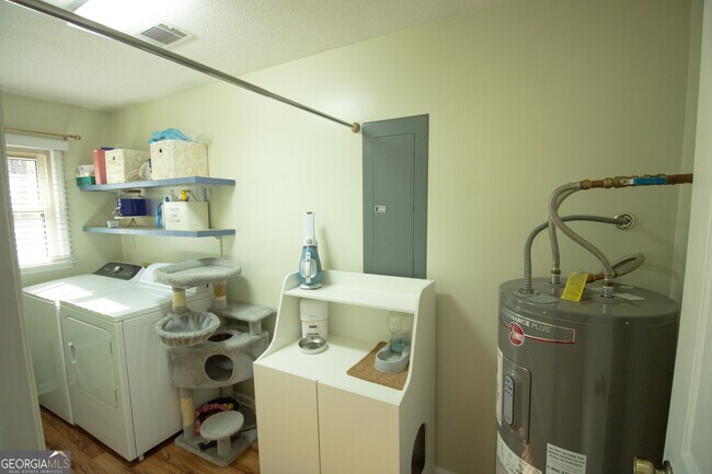 Building Photo - 410 Cardinal Dr