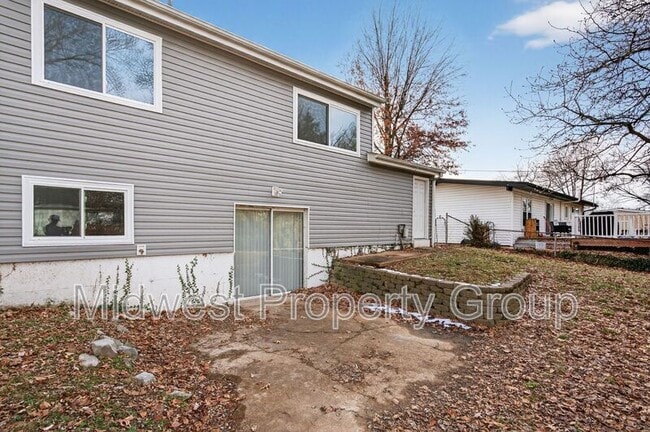 Building Photo - 1165 Derhake Rd