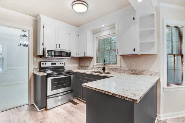 Building Photo - CHARMING 2-STORY BRICK HOME *Excellent Goldsboro Location* Lawn Care Included!