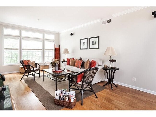 Building Photo - 3047 Lenox Rd NE