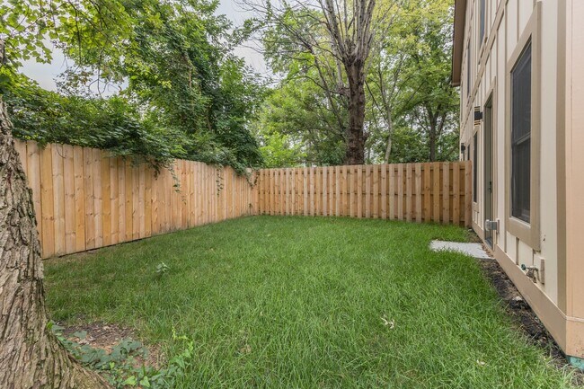 Building Photo - 271 Garry Dr
