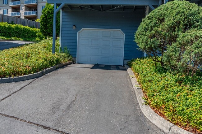 Building Photo - 3 Bedroom 2.5 Bath Waterview Townhome