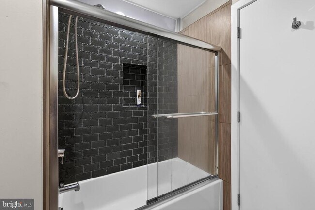 Building Photo - 1708 N 5th St