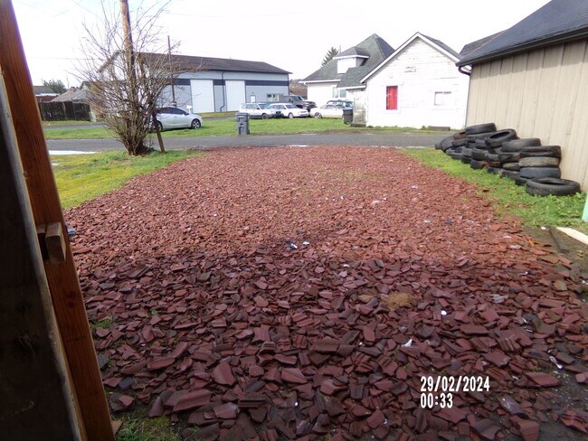 Building Photo - 4bd 1ba Home