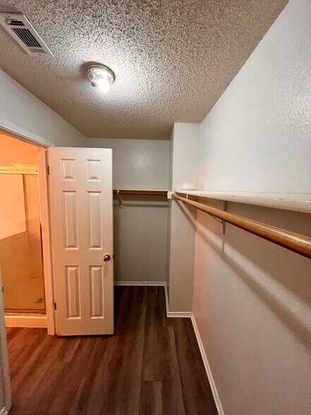Master bed walk in closet - 8106 Hawick Dr