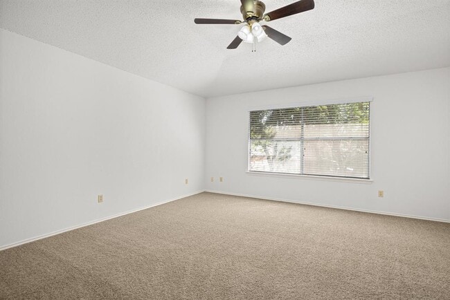 Building Photo - 13313 Black Canyon Dr