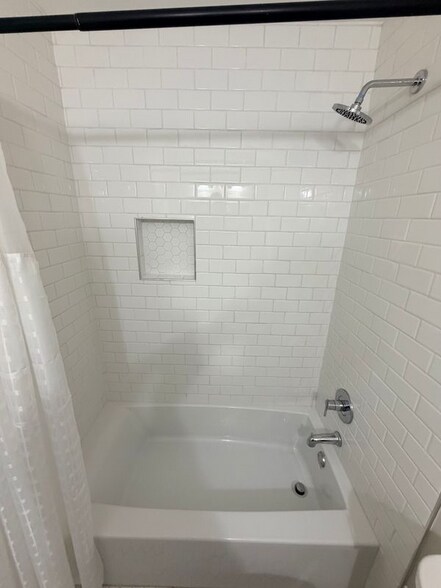 Building Photo - 406 Sheila Blvd