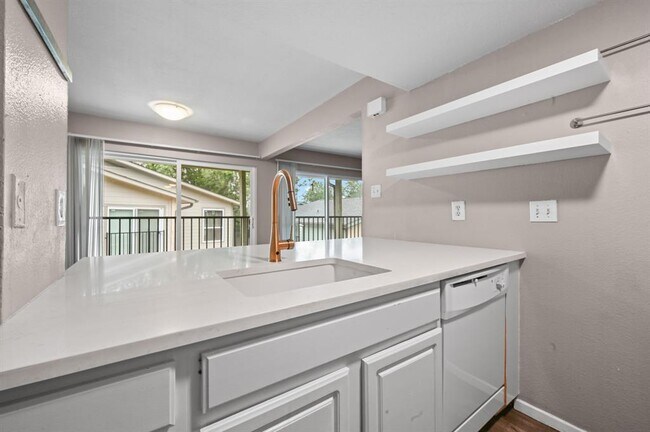 Building Photo - 2124 Burton Dr