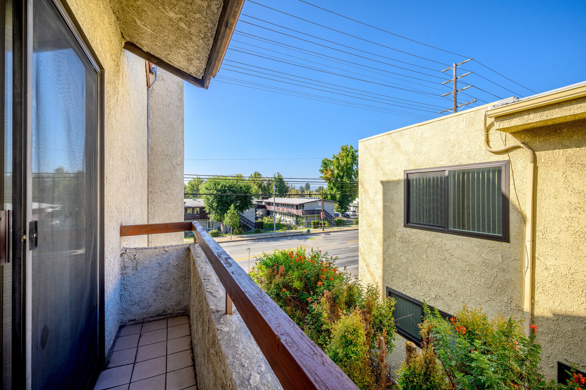 Building Photo - 13203 Vanowen St