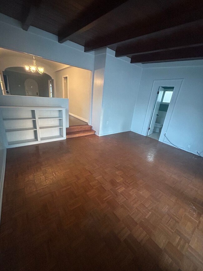 Building Photo - Beautiful Spacious 2Bd/2Bth with Bonus Family Room