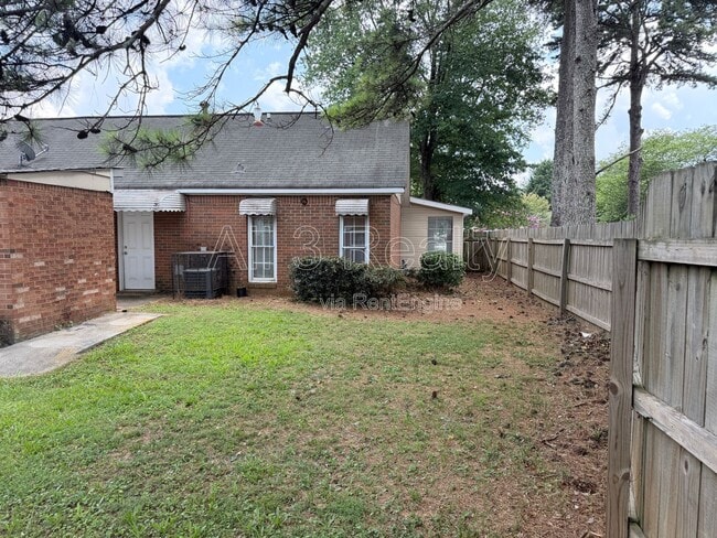 Building Photo - 2140 Meadowview Ct SE
