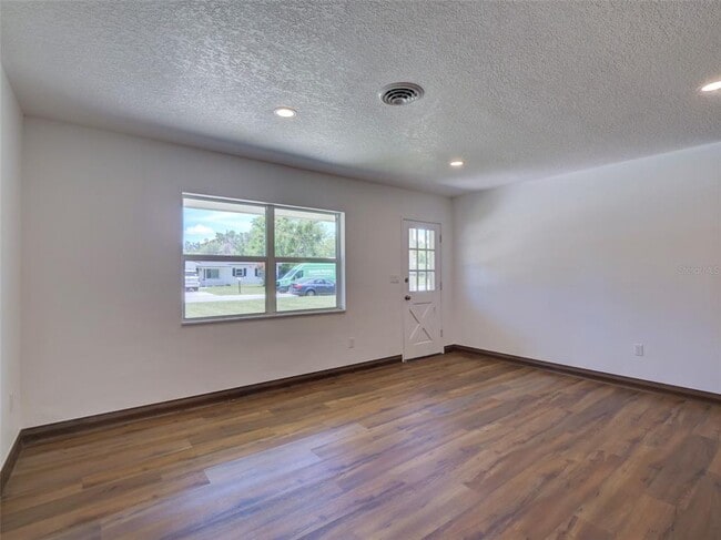 Building Photo - 305 Sunset Dr