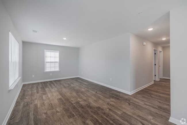 Building Photo - 612 E River Dr