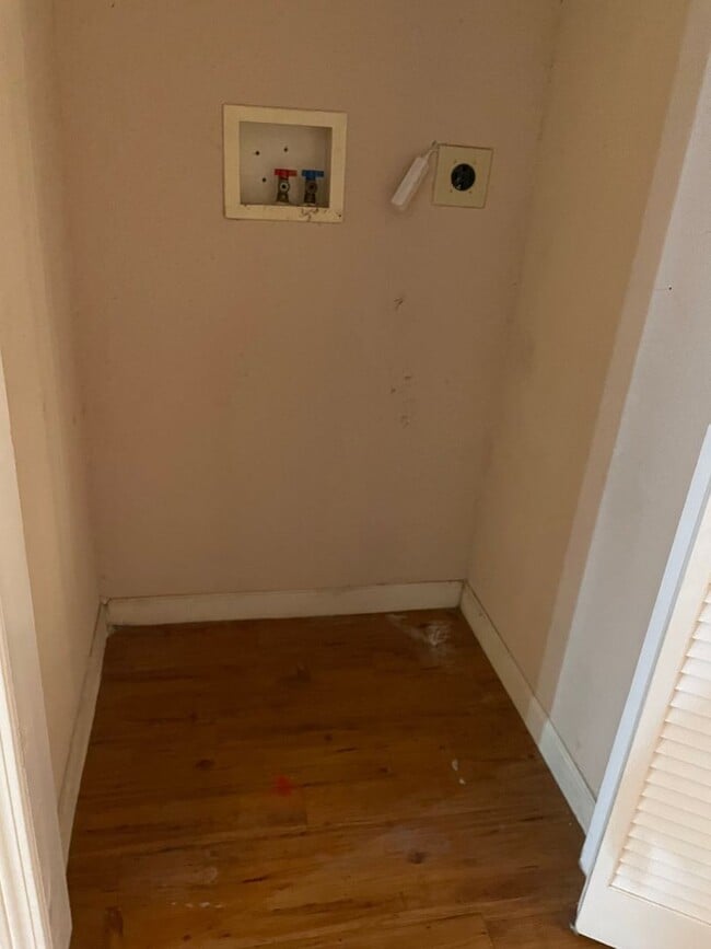 Building Photo - 8434 Walerga Rd