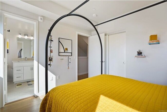 Building Photo - Discover this stunning 2-bedroom, 2-bath home in San Diego!