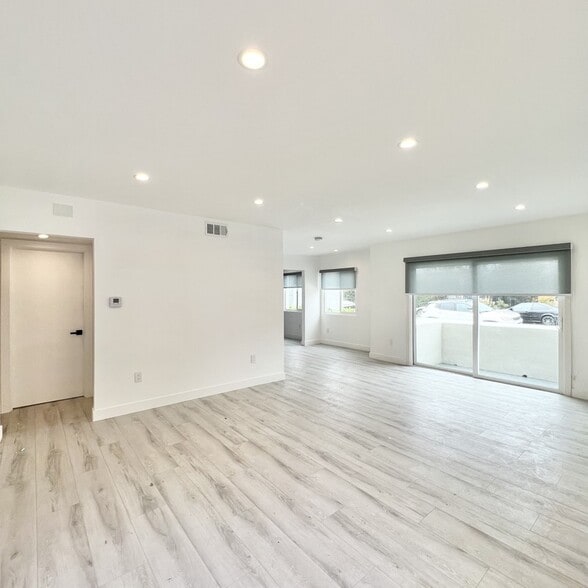 Building Photo - 2034 S Garth Ave