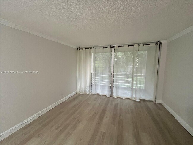 Building Photo - 9410 Live Oak Pl
