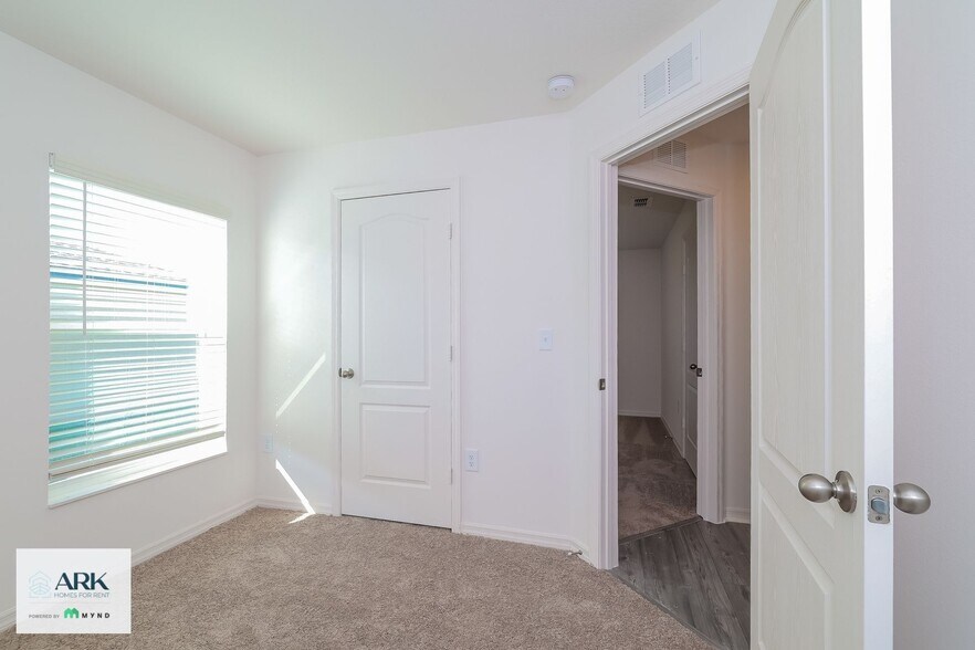 Building Photo - 313 Kensington View Dr