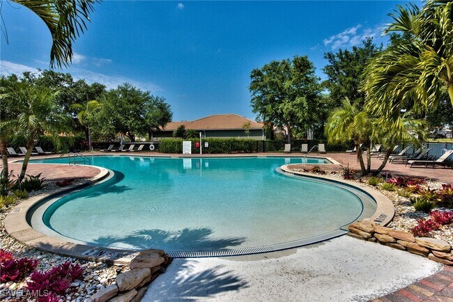 Building Photo - 2066 Grove Dr