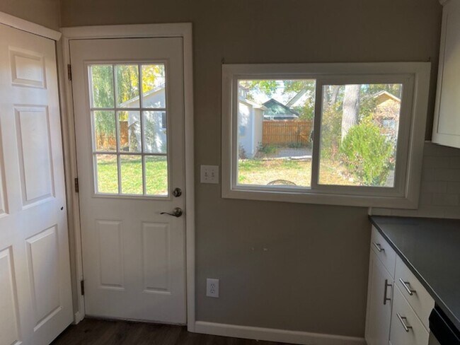 Building Photo - Old Town Updated 3 bed home w detached garage
