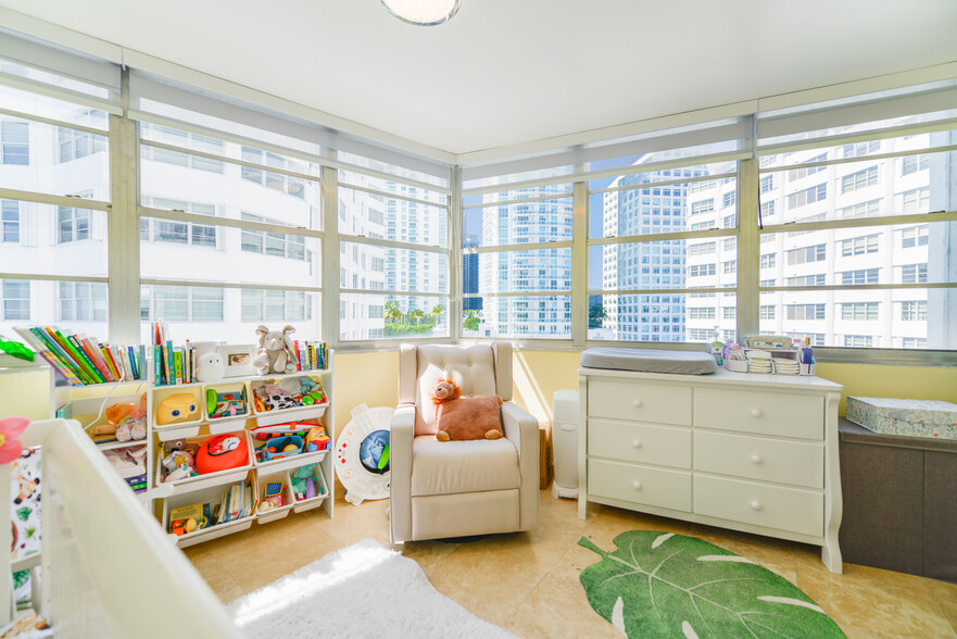 Building Photo - 905 Brickell Bay Dr