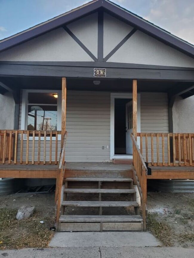Building Photo - 3016 7th Ave N