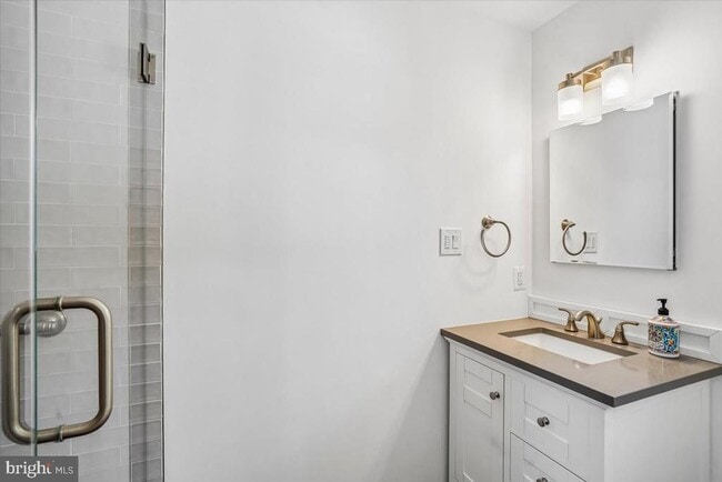 Building Photo - 6904 Chelsea Rd