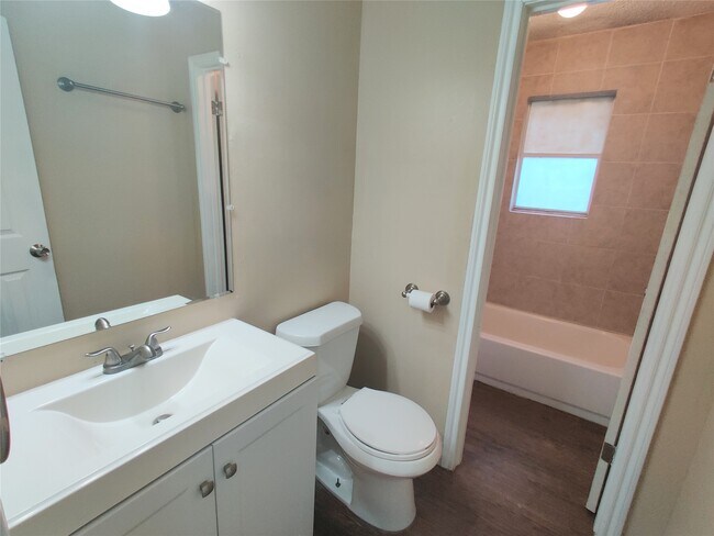 Building Photo - 1003 Dyche Ln