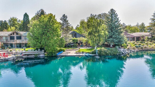 Building Photo - LAKEFRONT LUXURY ON LAKE STANLEY | FULLY FURNISHED + UTILITIES INCLUDED IN GUARDED LAKERIDGE SHORES