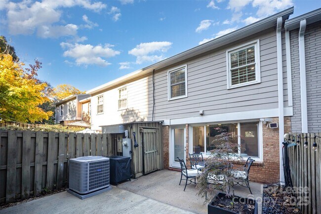 Building Photo - 4611 Hedgemore Dr