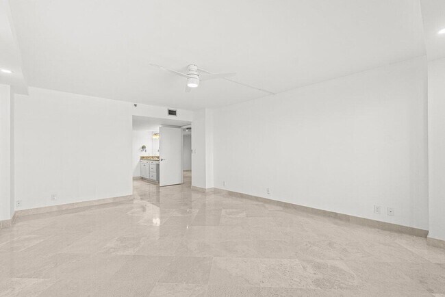 Building Photo - 4301 N Ocean Blvd
