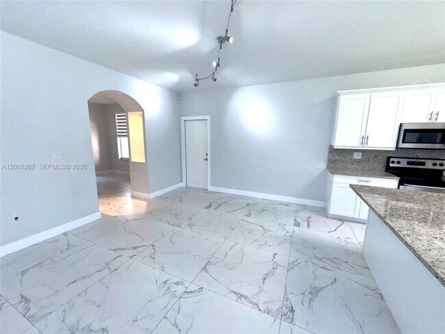 Building Photo - 21405 Ingraham Ave Rd