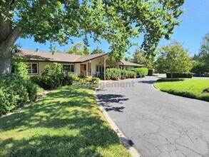 Building Photo - Spectacular 4 Bd/3 Ba, 2379 sf (plus separ...